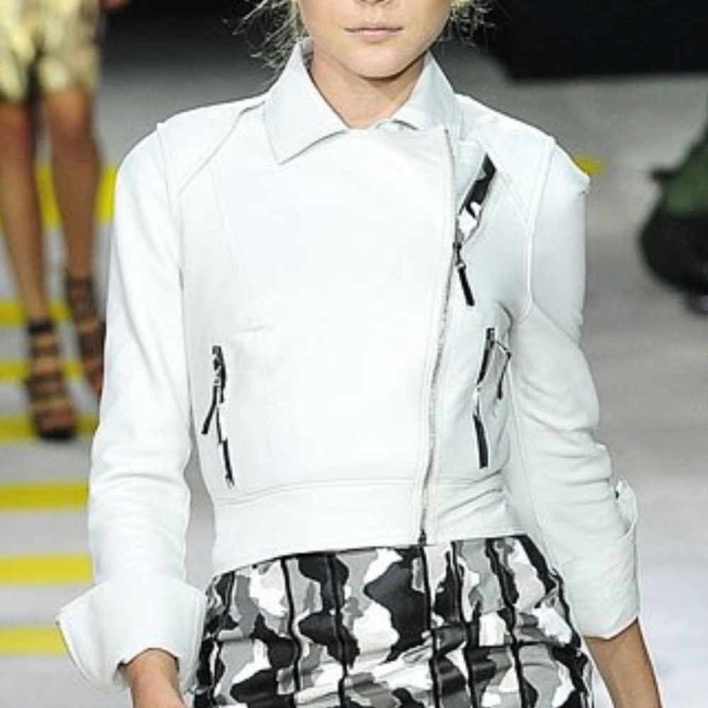 Giles Grey Leather Cropped Moto - Picture 9 of 11